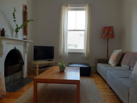 Captain\'s Heritage Cottage - Central Fremantle 2 Bedroom Historic Cottage - Sydney Tourism 2