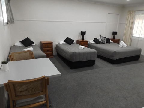 Ben Chifley Motor Inn - Sydney Tourism 8