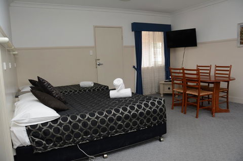 Ben Chifley Motor Inn - Sydney Tourism 20