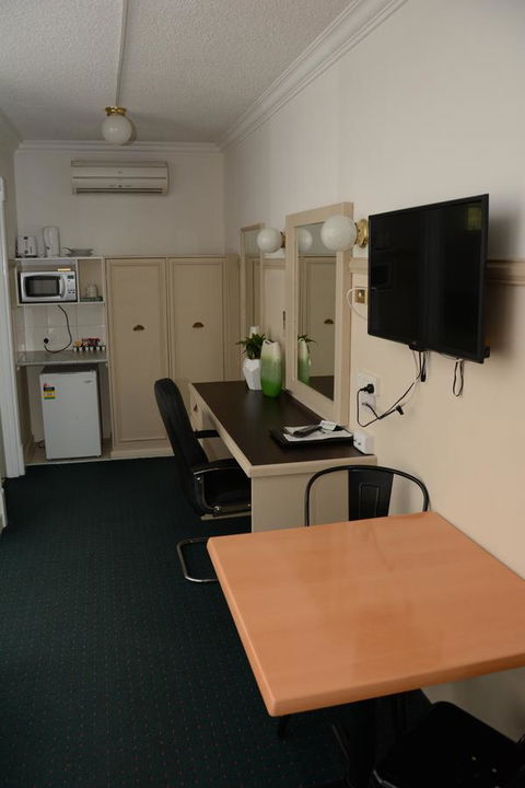 Ben Chifley Motor Inn - Sydney Tourism 17