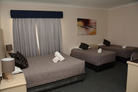 Ben Chifley Motor Inn - Sydney Tourism 16