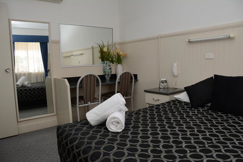 Ben Chifley Motor Inn - Sydney Tourism 18