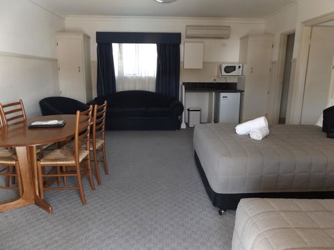 Ben Chifley Motor Inn - Sydney Tourism 24