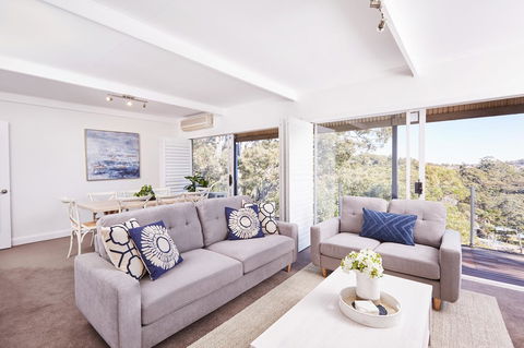 Bright And Spacious Family Home With Leafy Deck - Sydney Tourism 0