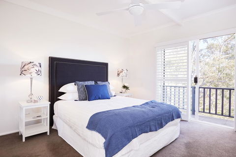 Bright And Spacious Family Home With Leafy Deck - Sydney Tourism 1