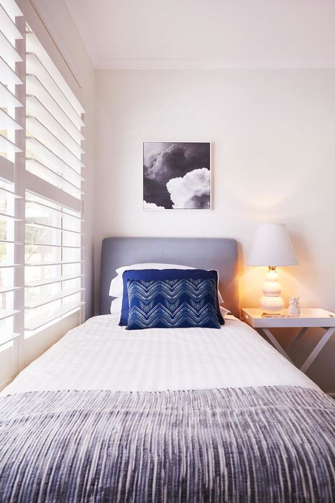 Bright And Spacious Family Home With Leafy Deck - Sydney Tourism 26