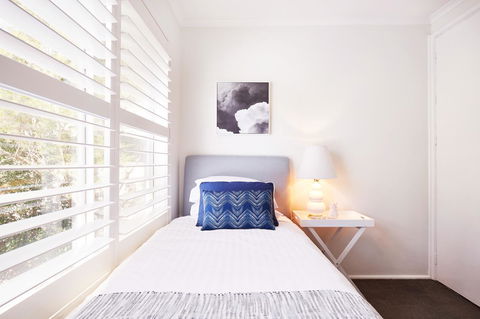Bright And Spacious Family Home With Leafy Deck - Sydney Tourism 25
