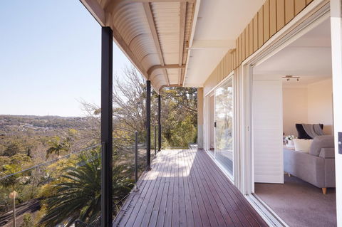 Bright And Spacious Family Home With Leafy Deck - Sydney Tourism 23