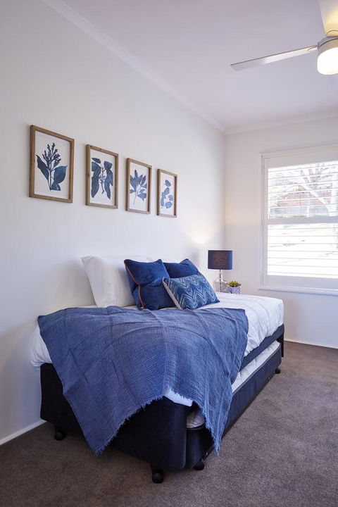 Bright And Spacious Family Home With Leafy Deck - Sydney Tourism 30