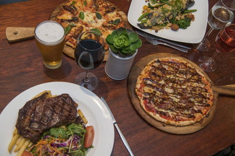 Banjo Paterson Inn - Sydney Tourism 36