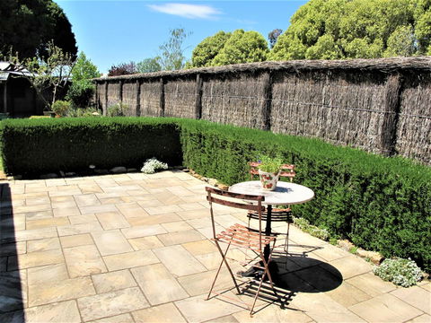 Apple Tree Cottage - Sydney Tourism 22