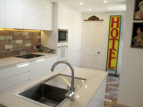 Apple Tree Cottage - Sydney Tourism 5