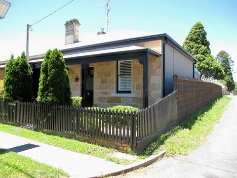 Apple Tree Cottage - Sydney Tourism 1