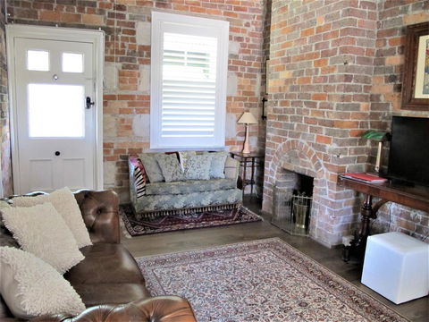 Apple Tree Cottage - Sydney Tourism 13