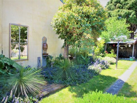 Apple Tree Cottage - Sydney Tourism 23