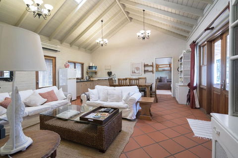 Thistle Hill Guesthouse - Walk To Many Wineries And Restaurants - Sydney Tourism 34