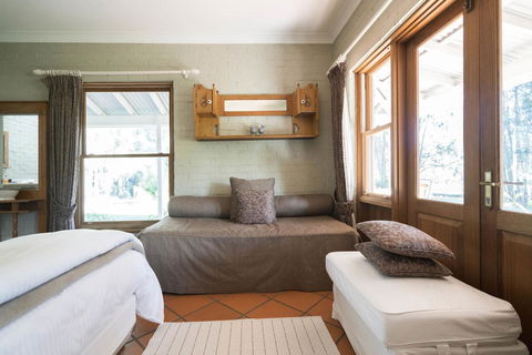 Thistle Hill Guesthouse - Walk To Many Wineries And Restaurants - Sydney Tourism 39