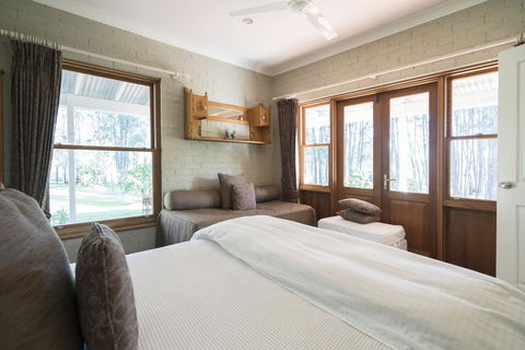 Thistle Hill Guesthouse - Walk To Many Wineries And Restaurants - Sydney Tourism 37