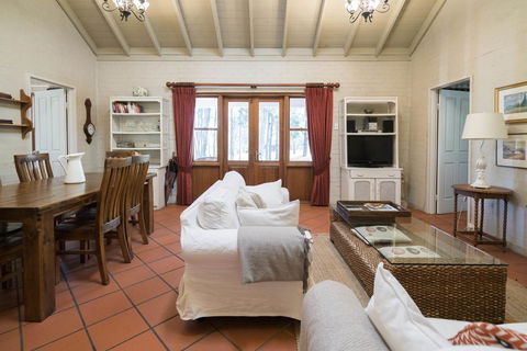 Thistle Hill Guesthouse - Walk To Many Wineries And Restaurants - Sydney Tourism 33