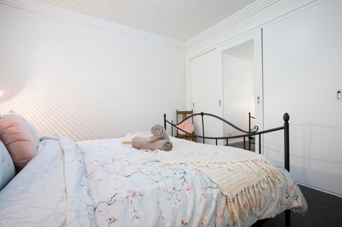 Armidale Cottage - House 2 - Sydney Tourism 24