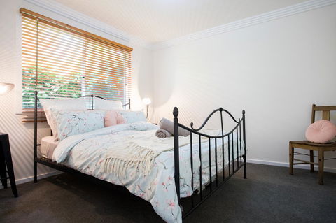 Armidale Cottage - House 2 - Sydney Tourism 23