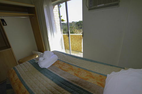 Rest Easy Motel - Sydney Tourism 17