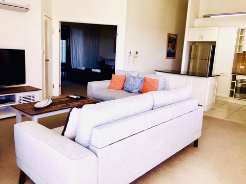 Boathouse Resort (Water Front) - Sydney Tourism 9