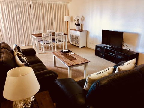 Boathouse Resort (Water Front) - Sydney Tourism 5