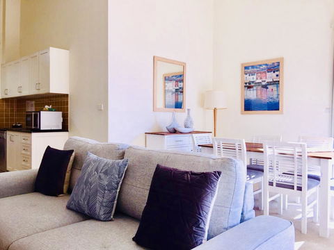 Boathouse Resort (Water Front) - Sydney Tourism 8