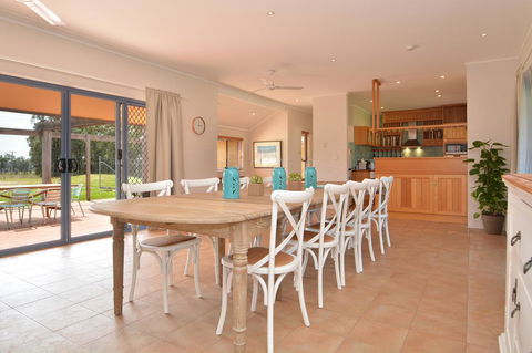 JE Guesthouse, Central To All The Hunter Valley Has To Offer - Sydney Tourism 0