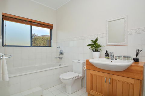 JE Guesthouse, Central To All The Hunter Valley Has To Offer - Sydney Tourism 23