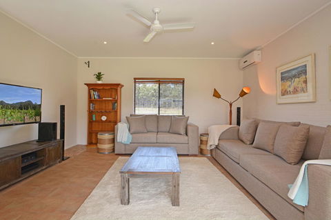 JE Guesthouse, Central To All The Hunter Valley Has To Offer - Sydney Tourism 3
