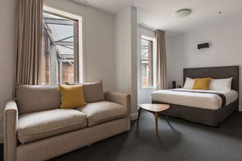 The Lucky Hotel - Sydney Tourism 18