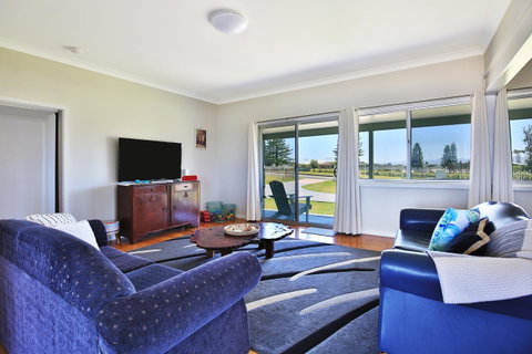 Glory @ Culburra - Absolute Beachfront - Pet & Family Friendly - Sydney Tourism 3