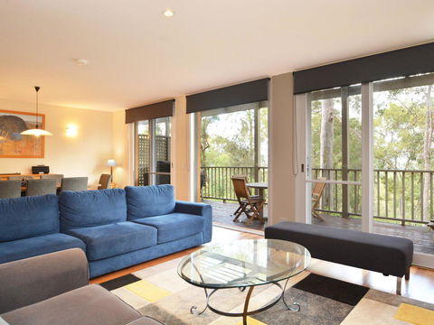 Villa De Saran Located Within Cypress Lakes - Sydney Tourism 0