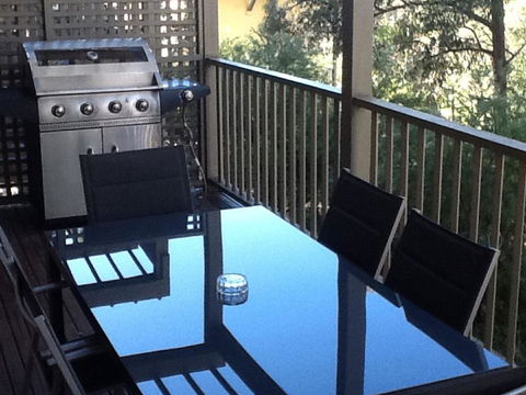 Villa De Saran Located Within Cypress Lakes - Sydney Tourism 9