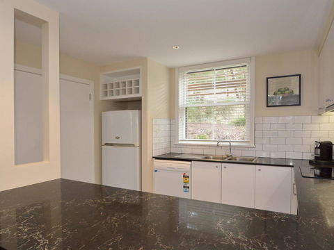 Villa De Saran Located Within Cypress Lakes - Sydney Tourism 2
