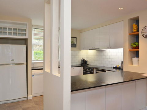Villa De Saran Located Within Cypress Lakes - Sydney Tourism 8
