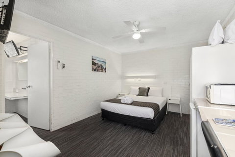 Coastal Bay Motel - Sydney Tourism 16