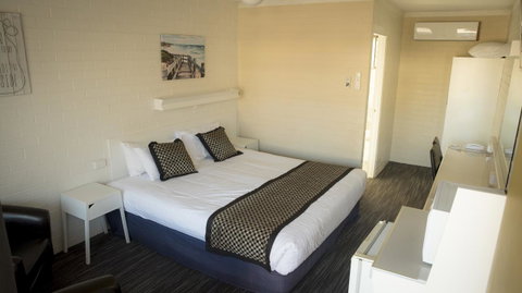 Coastal Bay Motel - Sydney Tourism 42