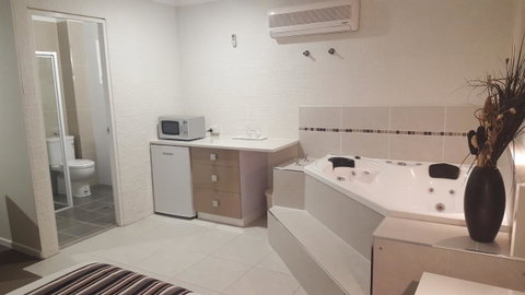 Coastal Bay Motel - Sydney Tourism 40