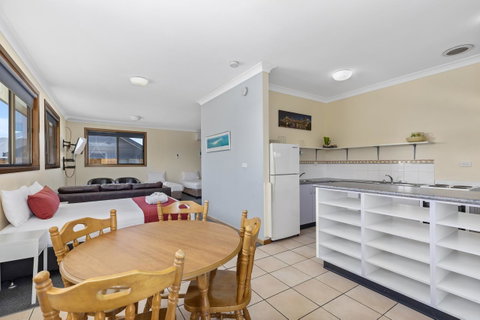 Coastal Bay Motel - Sydney Tourism 9