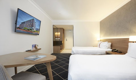 Furama Darling Harbour - Sydney Tourism 9