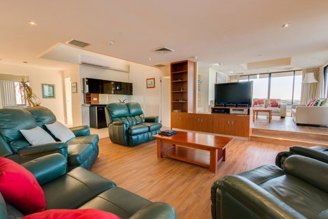 Pacific Towers Beach Resort - Sydney Tourism 23