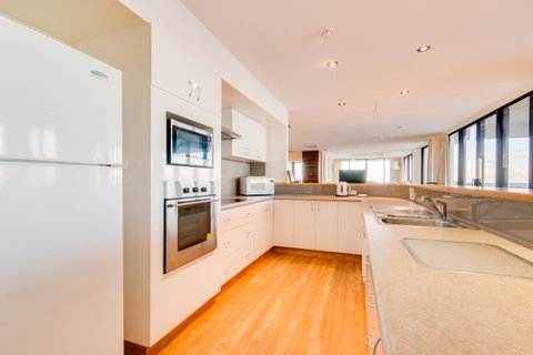 Pacific Towers Beach Resort - Sydney Tourism 18