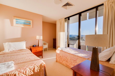 Pacific Towers Beach Resort - Sydney Tourism 19