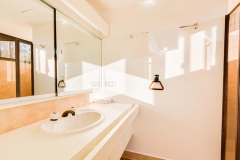 Pacific Towers Beach Resort - Sydney Tourism 28