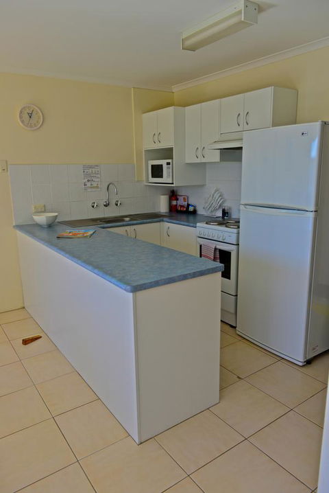 Beach House Holiday Apartments - Sydney Tourism 12