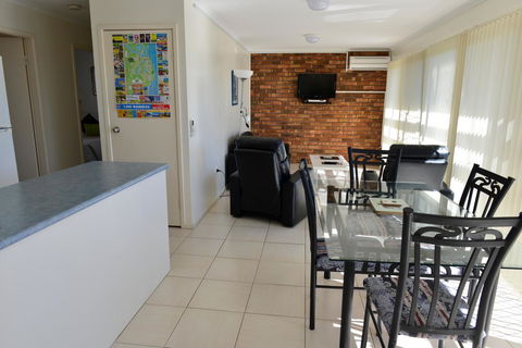 Beach House Holiday Apartments - Sydney Tourism 8
