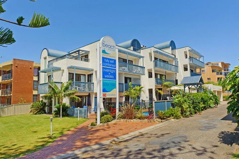 Beach House Holiday Apartments - Sydney Tourism 13